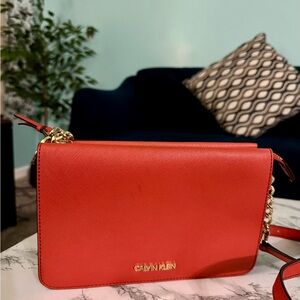Brand new Calvin Klein bags. Perfect for styling with any outfit outfits!